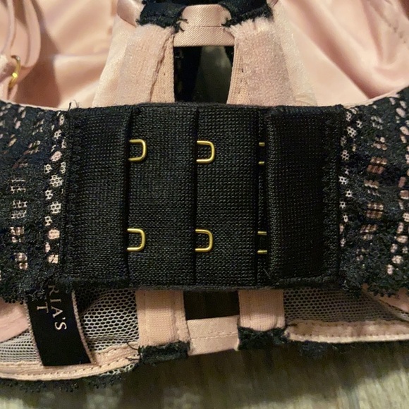 FINAL
PRICE NWT Black and Pink Victoria’s Secret Bra - Picture 6 of 9